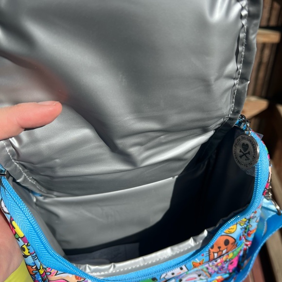 Tokidoki Sea Amo Be Cool Sling Bag for Lunch Box or Bottle Storage Brand New! - Picture 4 of 4